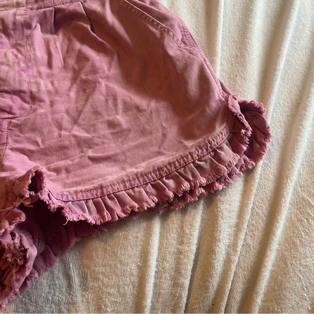 Pink high waisted TGLA ruffle shorts - Picture 4 of 9
